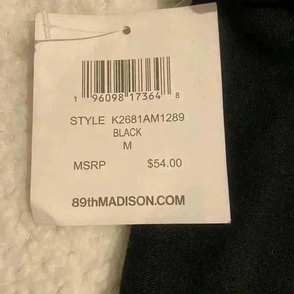 89th + Madison NWT black top with cold shoulders women’s size medium NWT - Picture 4 of 7